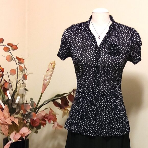 NWOT Fred David Women’s Summer Polka Dot Short Sleeve Black White Pleated Top 6 - Picture 4 of 7
